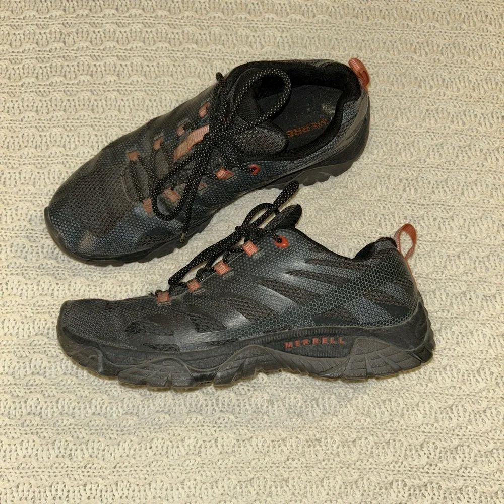 Merrell Men's‎ Moab Edge Men's Size 10.5 Good Tread Trail Shoe Minor Tear